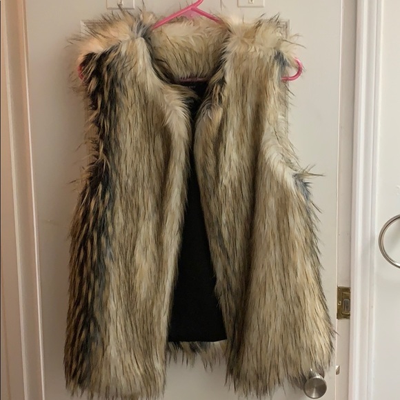 Forever 21 Jackets & Blazers - Forever 21 Faux Fur Vest Size Small